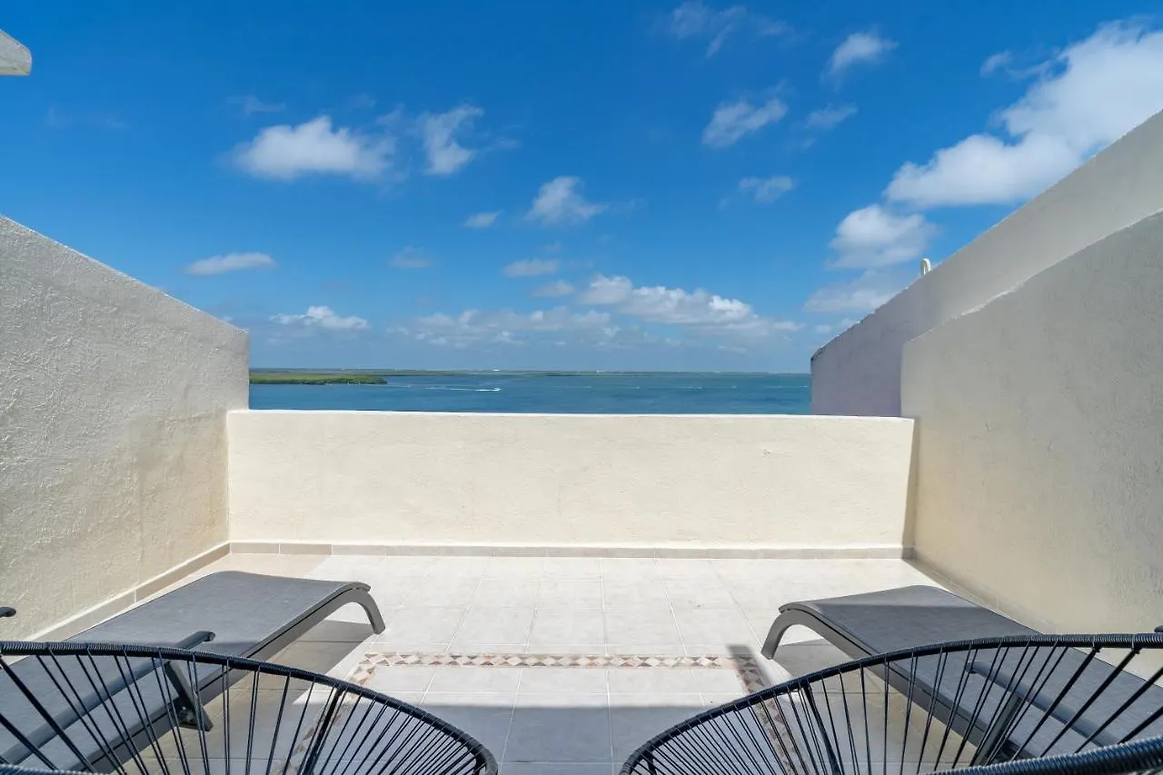 Ocean View Three Bedroom, Three Story Penthouse By The Beach Cancun Mexico