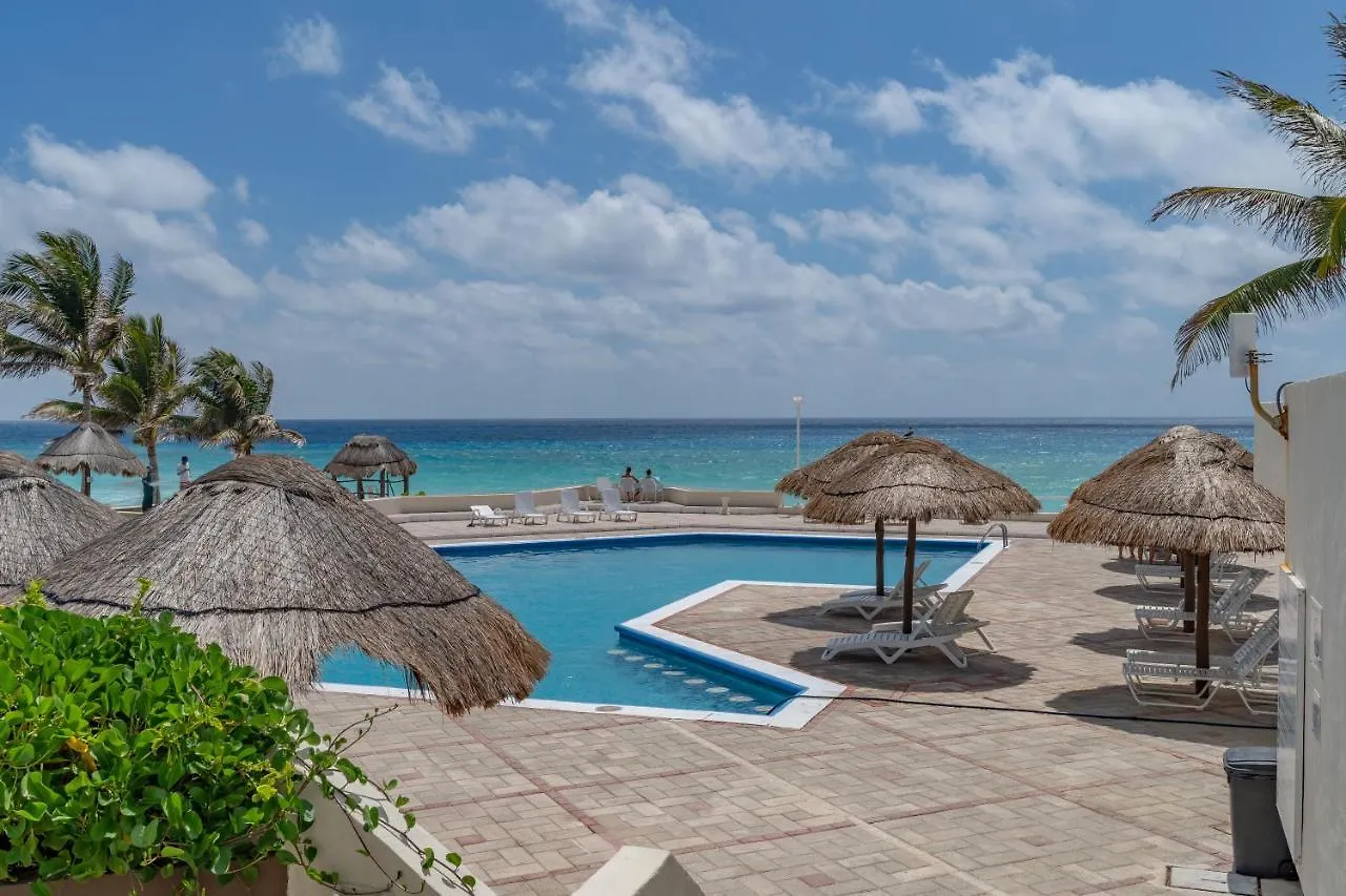 Ocean View Three Bedroom, Three Story Penthouse By The Beach Cancun Aparthotel