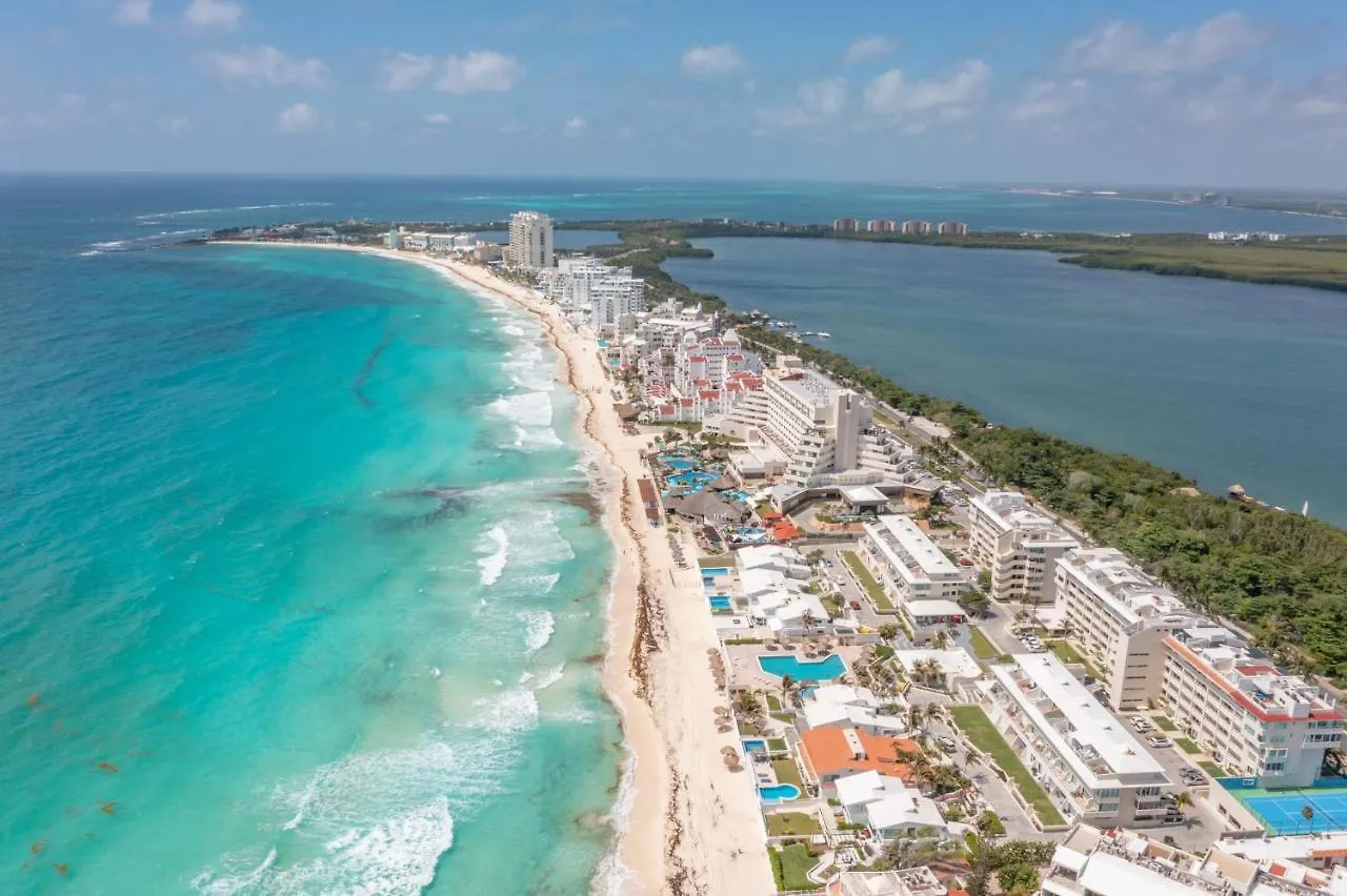 Aparthotel Ocean View Three Bedroom, Three Story Penthouse By The Beach Cancun